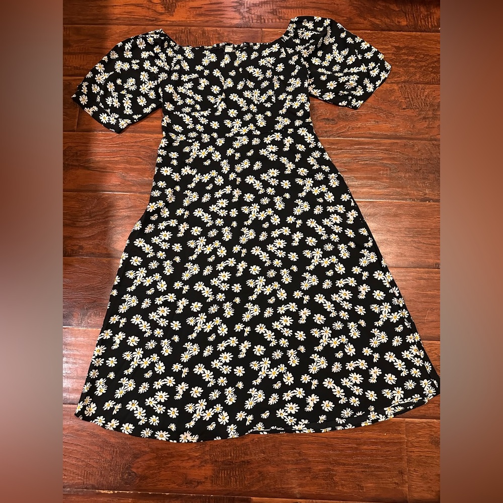 BRAND NEW  2 ways design Floral Black Midi Dress(Can be wear as Off Shoulder)